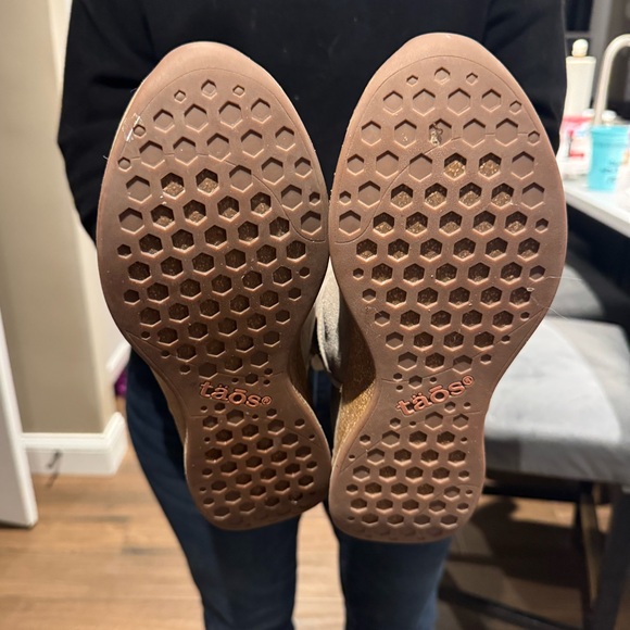 Taos Booties. Great condition. Only worn twice. - Picture 5 of 7